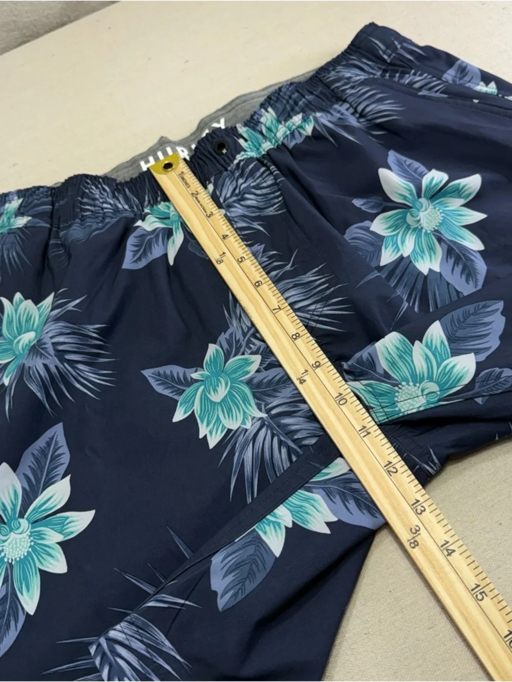 Hurley Men's Navy Floral Swim Trunks - Size Large